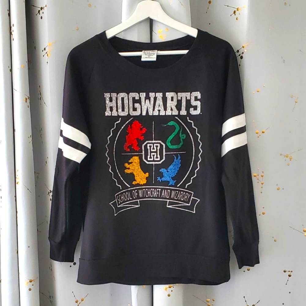 COPY - Hogwarts School Crest Sweater